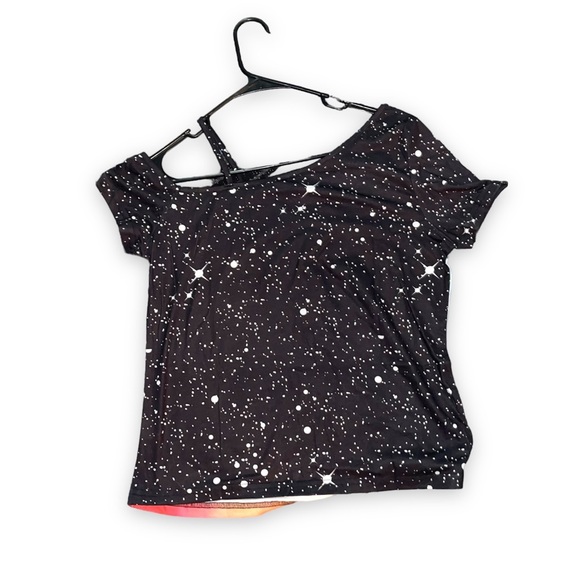 New Woman’s Artistic Galaxy Rainbow Pour Paint Bucket Unique Cold Shoulder Tee - Picture 6 of 7
